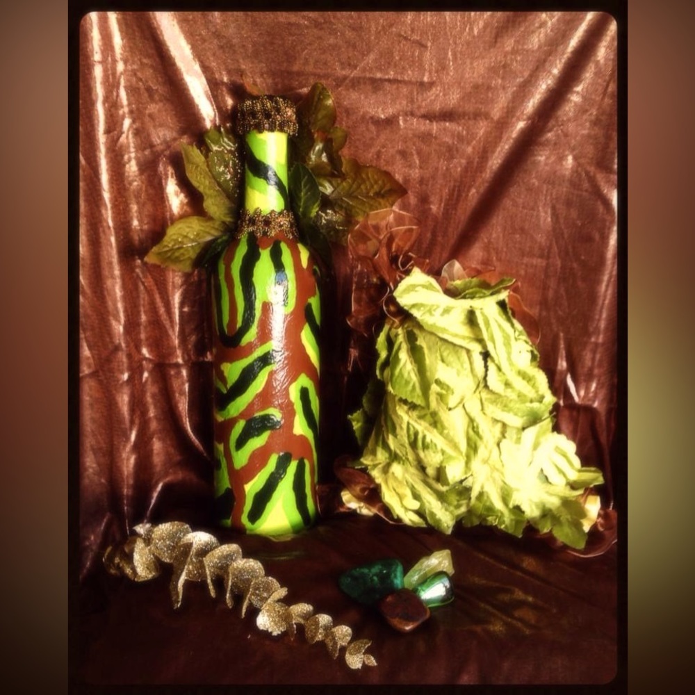 Hand Crafted Eternal Tree Gypsy Bottle Nature Vibes (Glass Bottle) - Picture 9 of 15